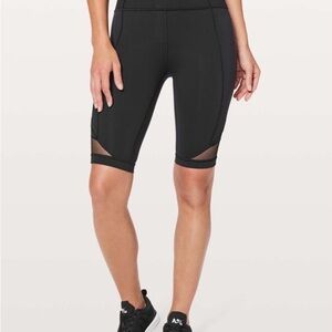 Lululemon Forget The Sweat Short
Black size 4 EUC